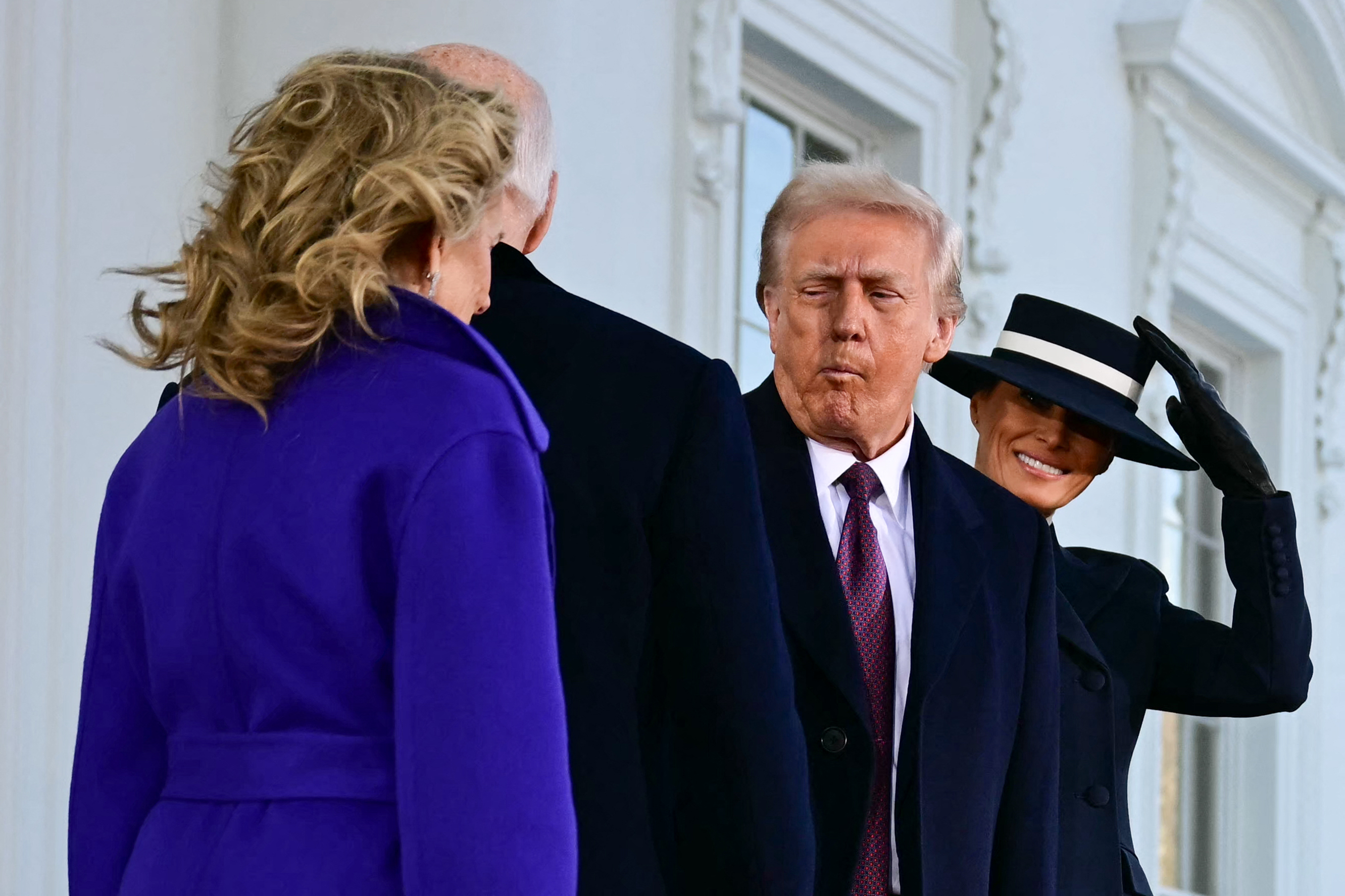 8d7030dd82da4de00f04e28b541b2338d88c7bf57ab7a4e0296a7c148a2f82fd Former First Lady and Doctor Jill Biden and former US President Joe Biden greeting Donald and Melania Trump at the White House. | Source: Getty Images