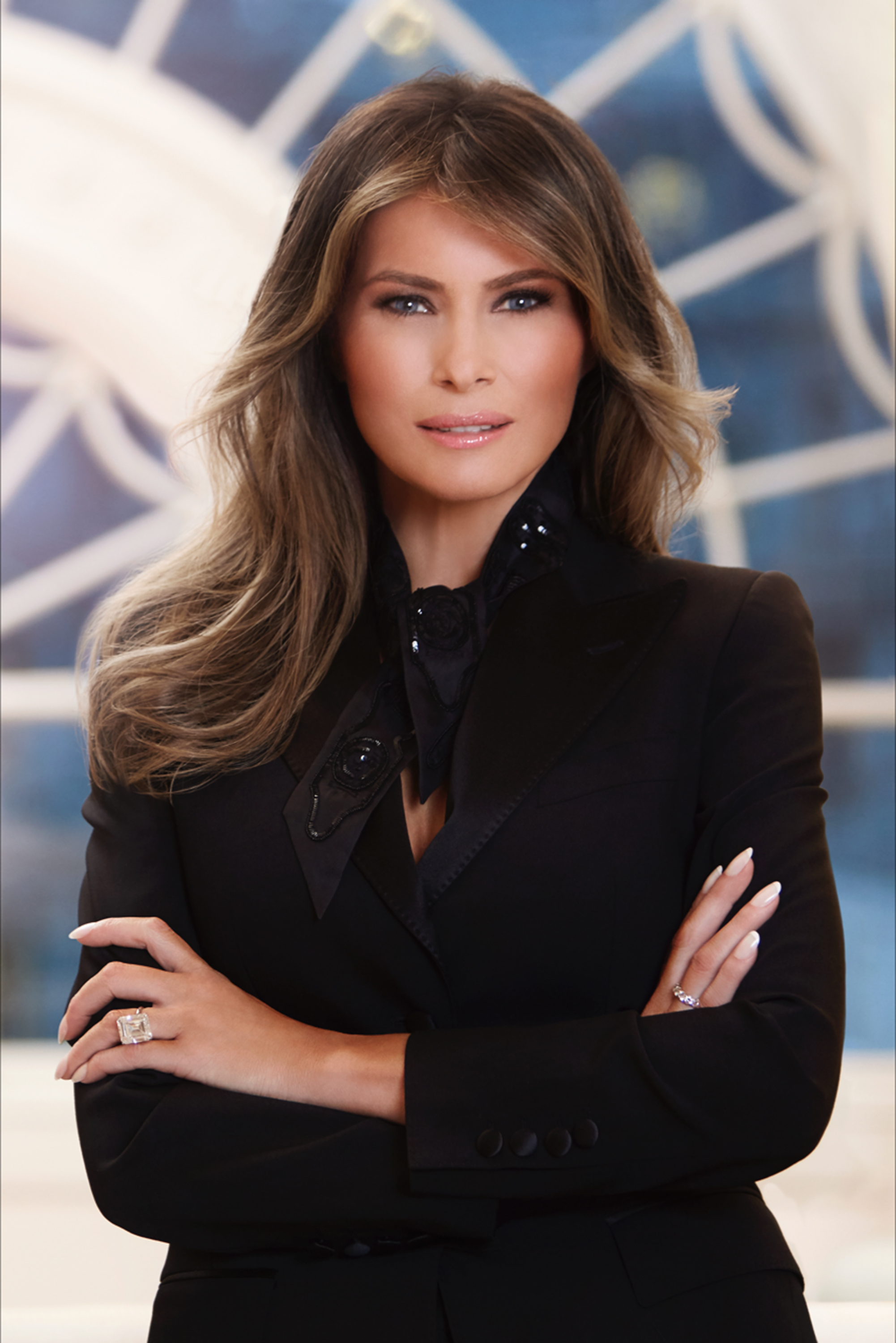 b3bb7ab3463f3f5ef9d0617afeb1e262714c3f7ac8bf4c666745d172af55d888 Melania Trump's 2017 White House portrait in Washington, DC in April 2017. | Source: Getty Images