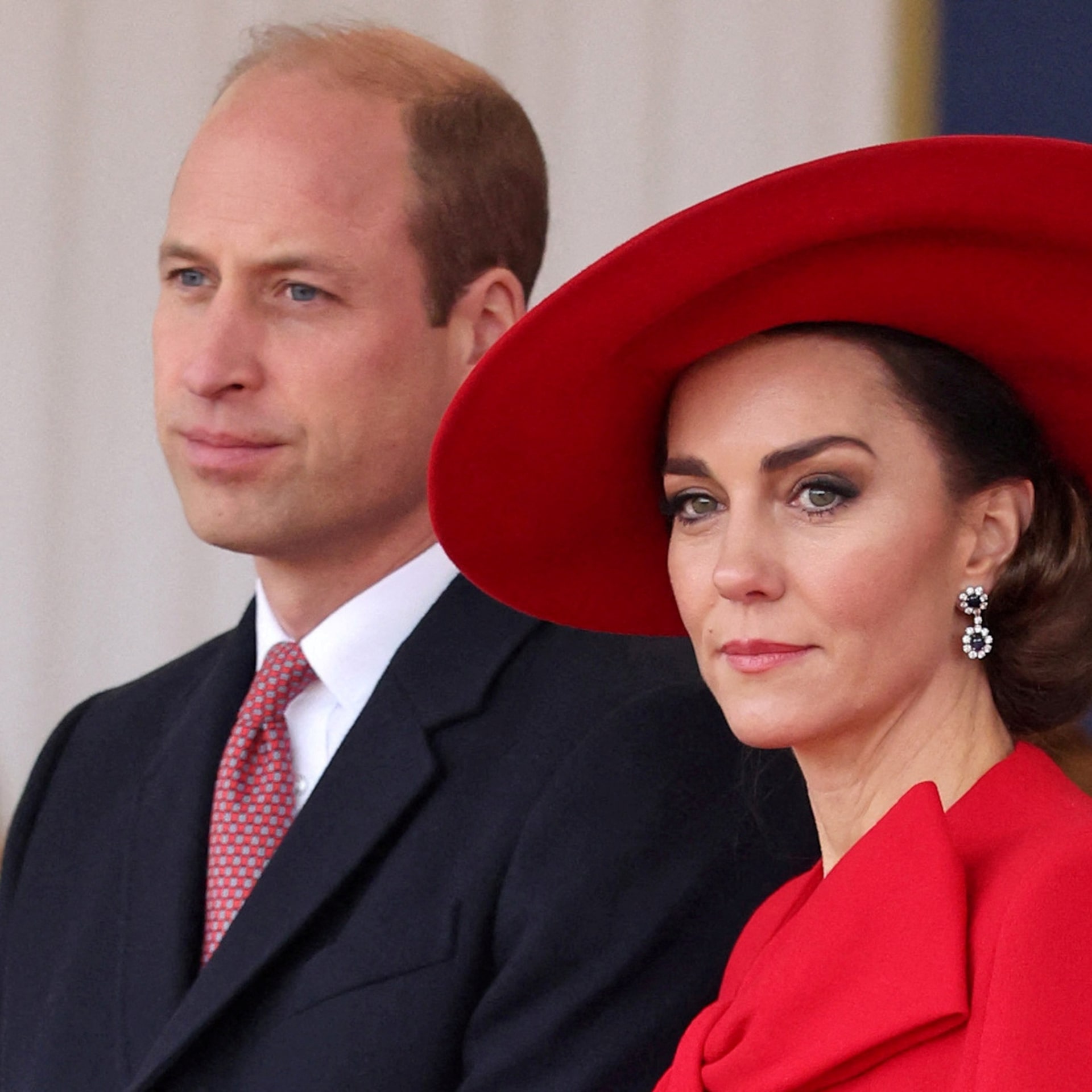 Princess Kate praised for 'extraordinary dignity' after cancer diagnosis |  Reuters
